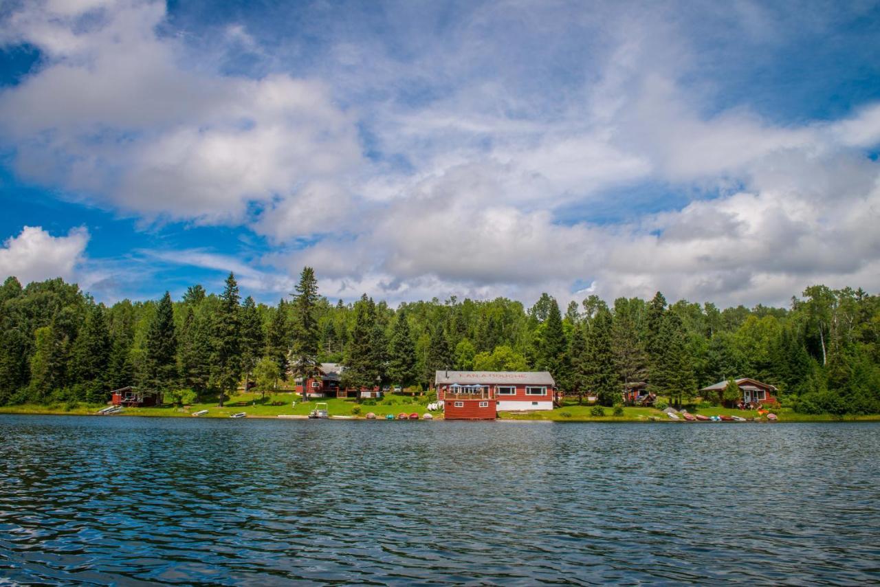 Kan-A-Mouche Pourvoirie Auberge Et Chalets Сен-Мішель-де-Сенс Екстер'єр фото